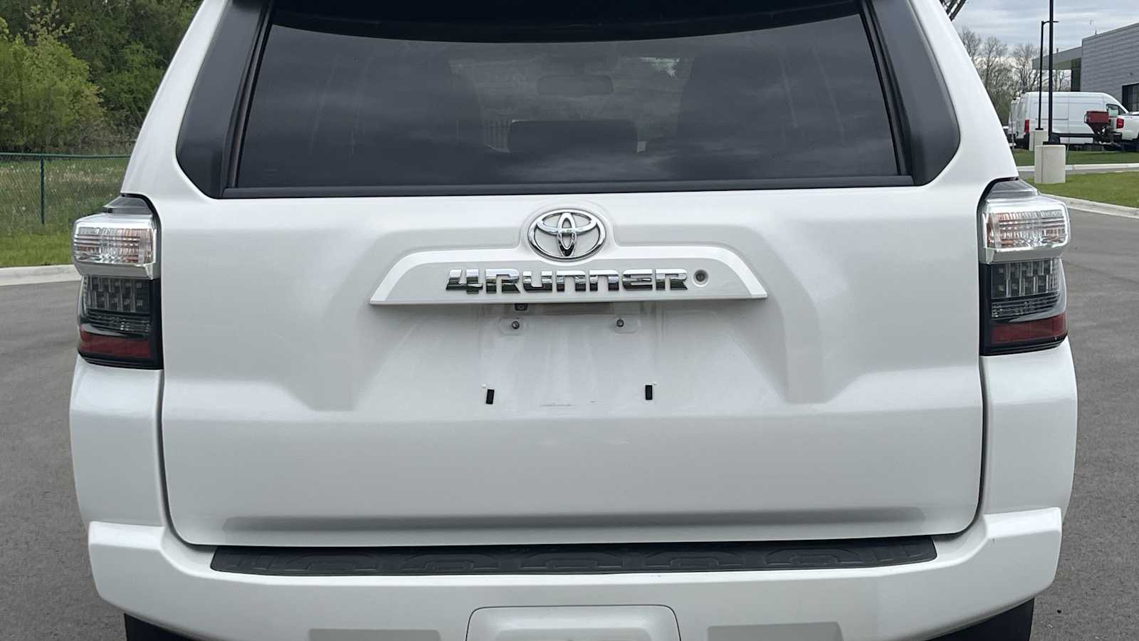 Thumbnail: 2015 Toyota 4Runner - 16