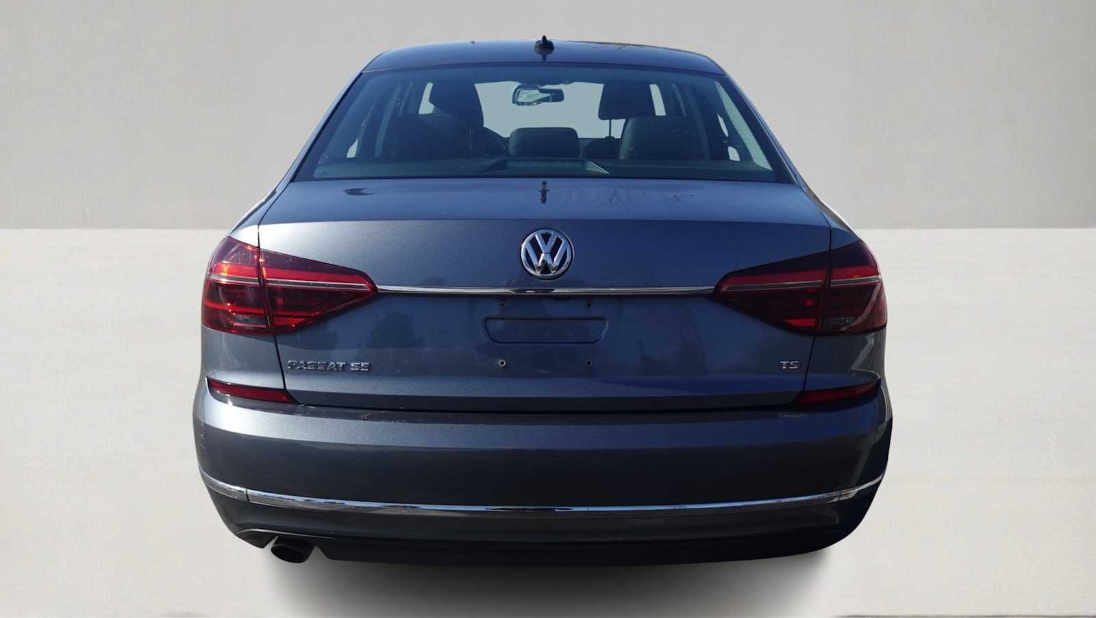 Thumbnail: 2017 Volkswagen Passat - 6