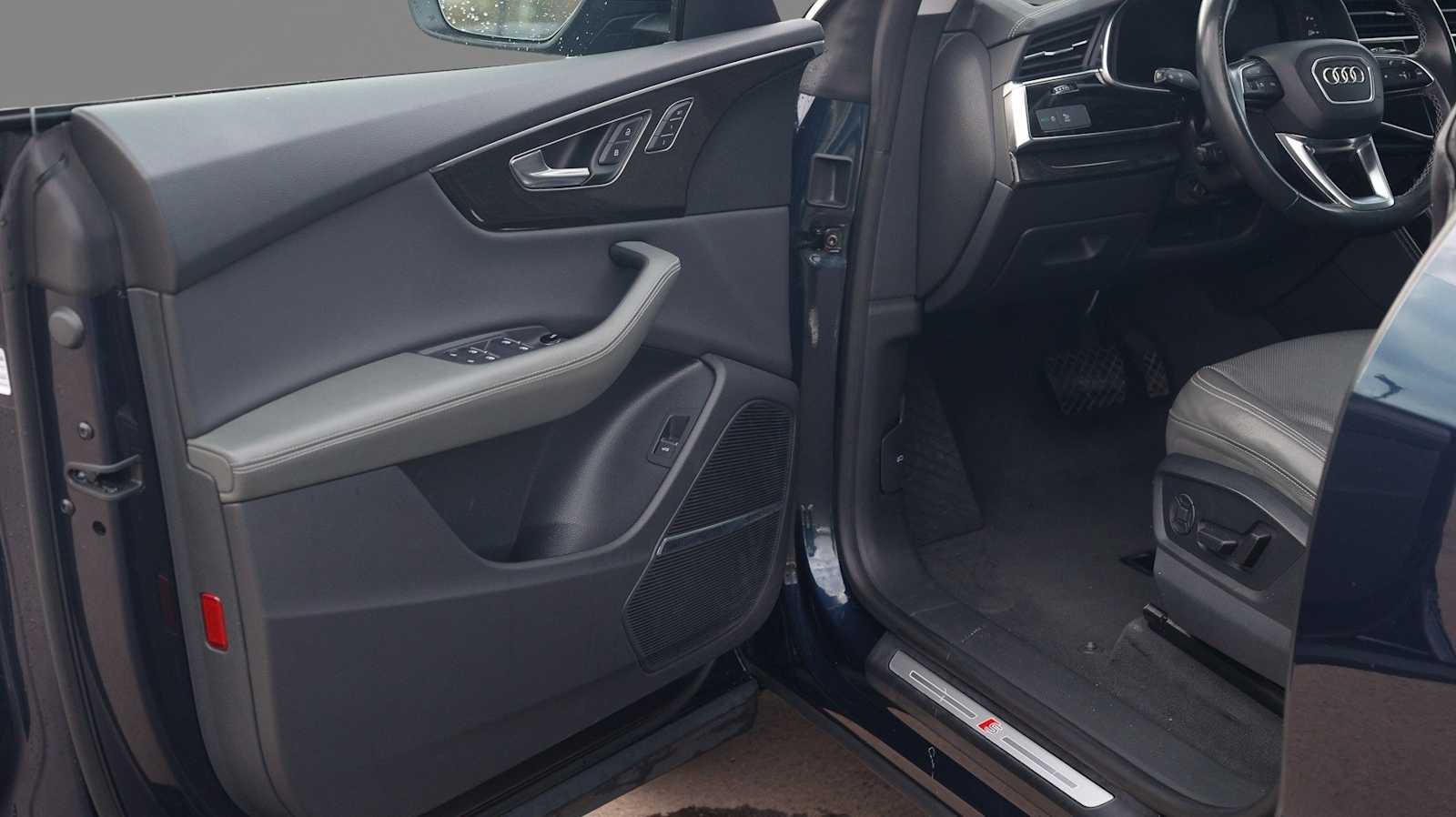 Thumbnail: 2023 Audi Q8 - 15