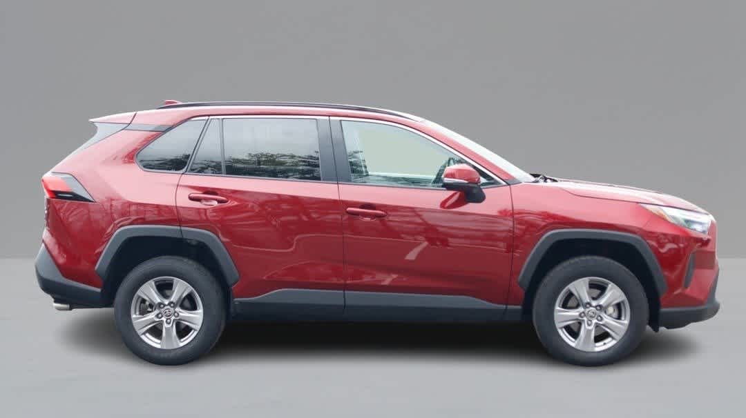 2023 Toyota RAV4 XLE photo 3
