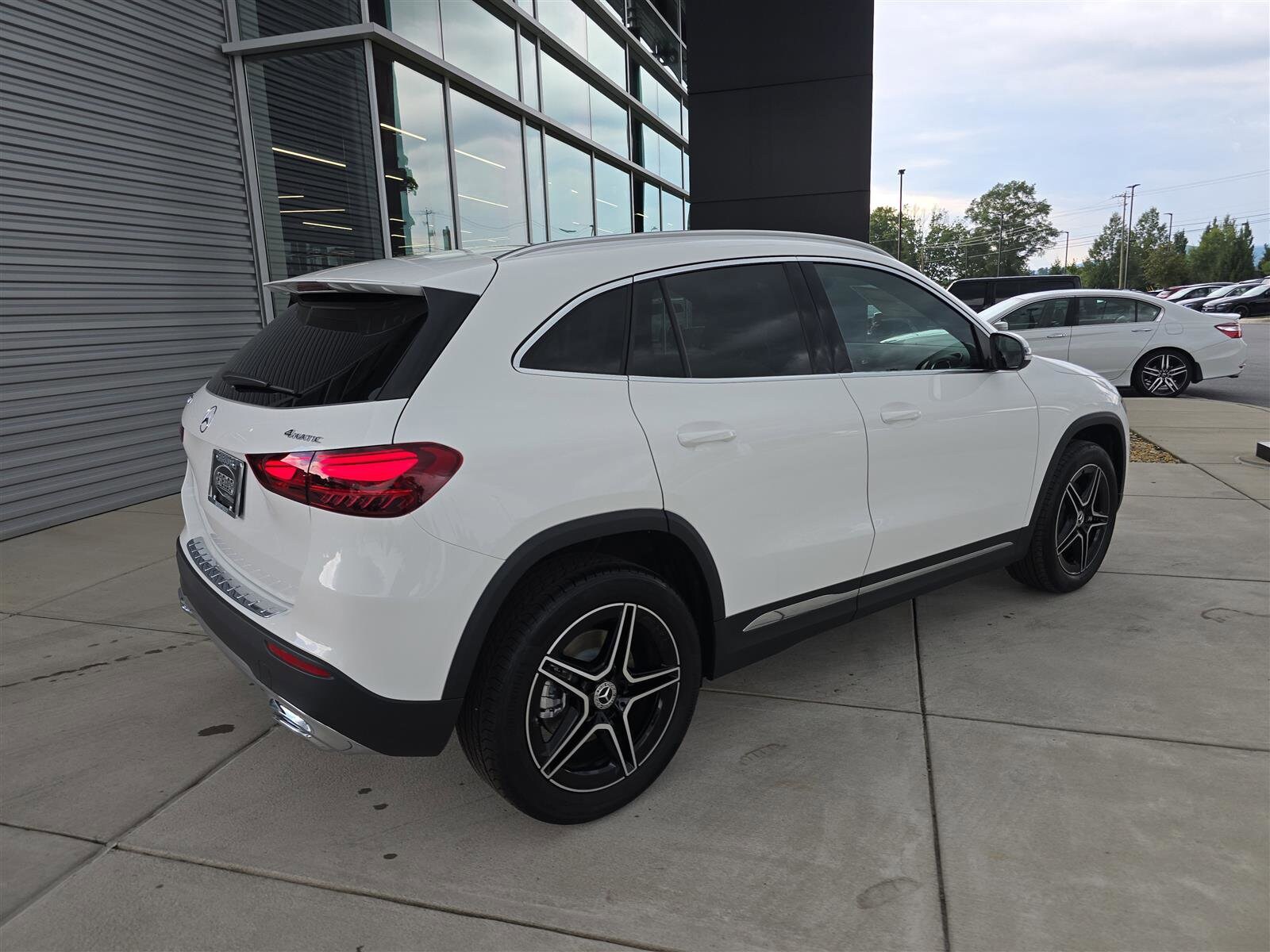 2026 Mercedes Benz GLA 250 4MATIC photo 2