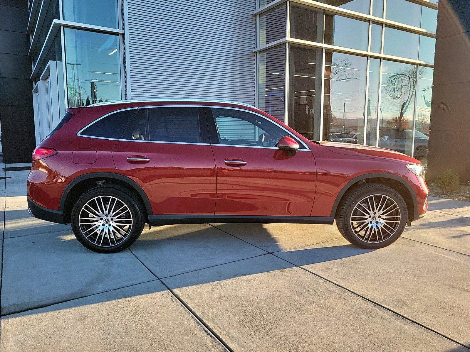 2025 Mercedes Benz GLC 300 4MATIC photo 2