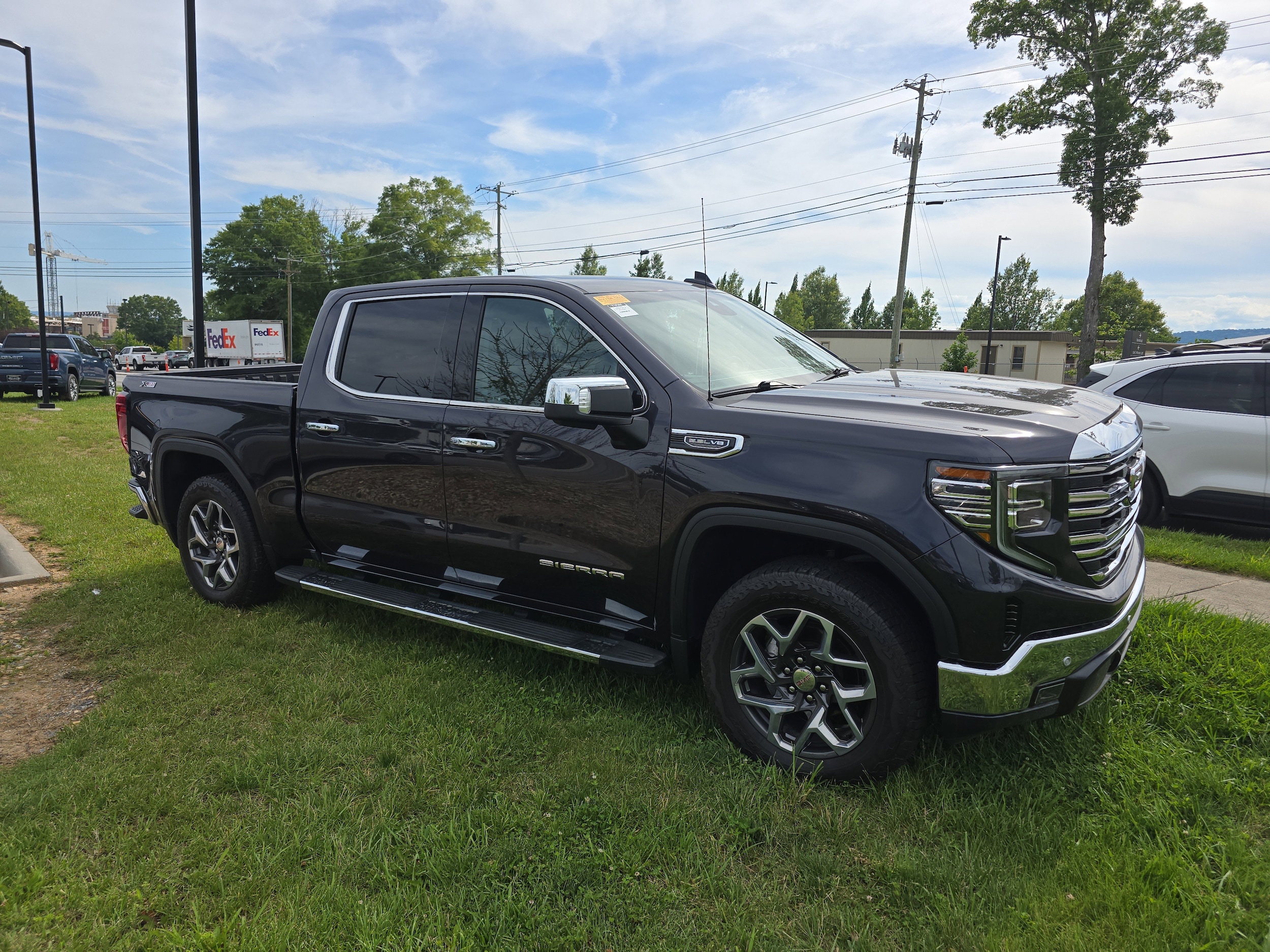 2024 GMC Sierra 4WD Crew Cab Short Box SLT's photo