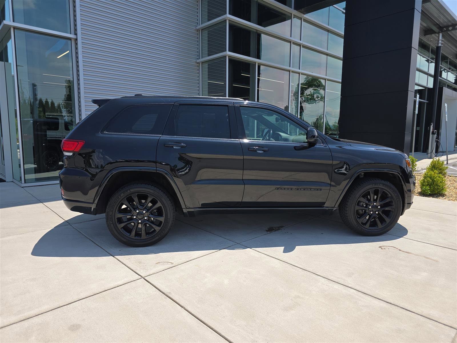 Used 2020 Jeep Grand Cherokee Altitude with VIN 1C4RJFAG9LC423472 for sale in Fletcher, NC