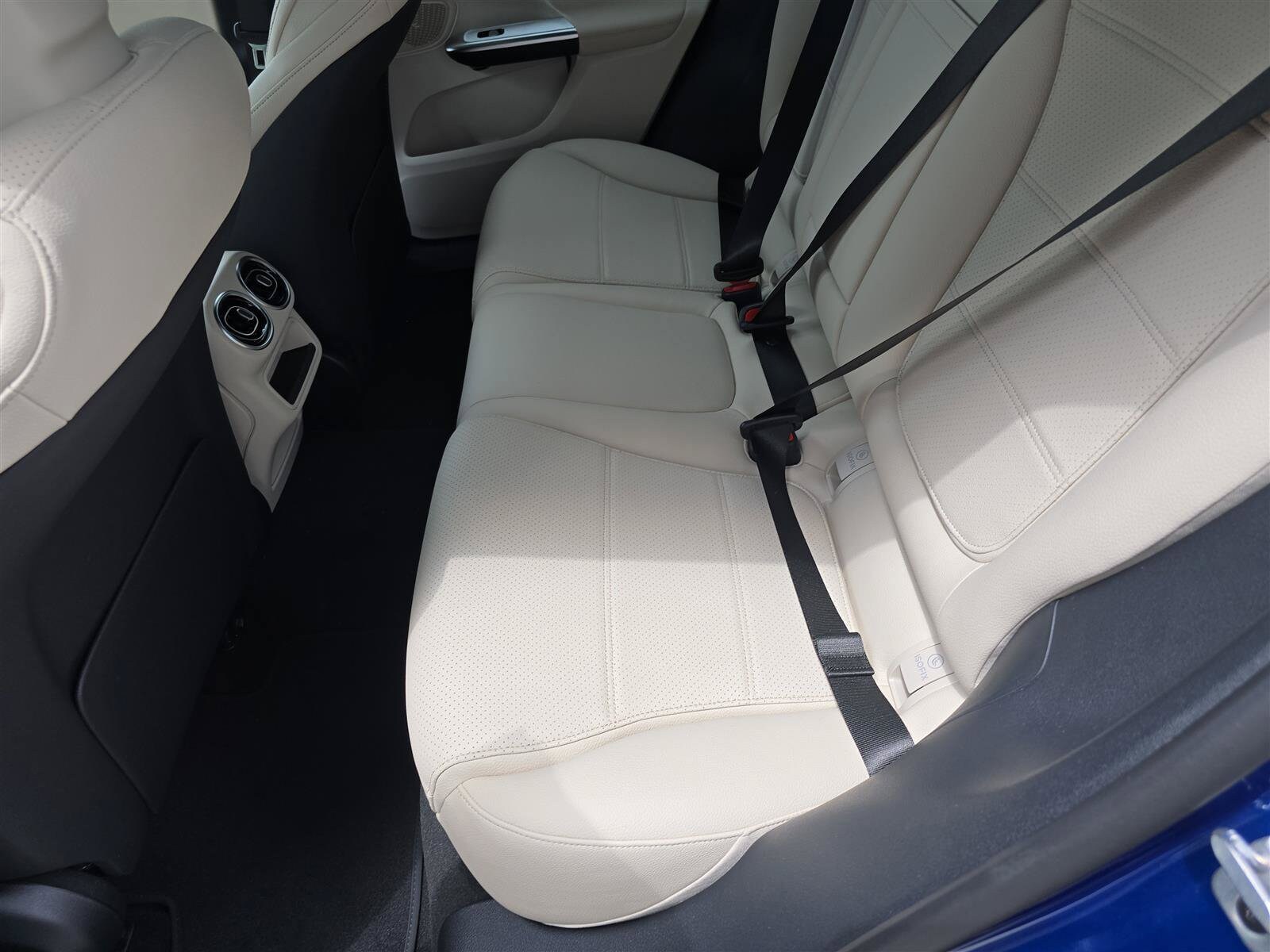 2025 Mercedes-Benz GLC Base - Photo 18