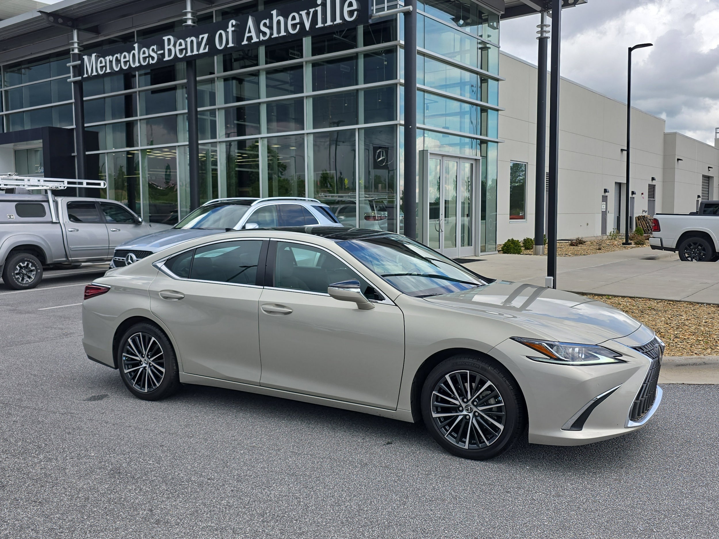 2022 Lexus ES 350 350's photo
