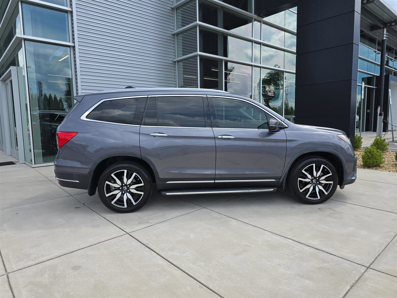 2022 Honda Pilot Elite photo 2