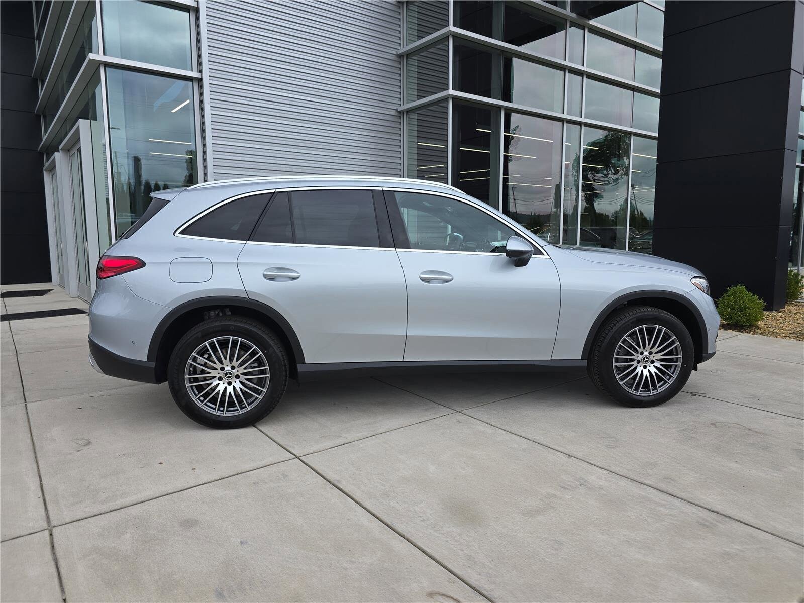 2026 Mercedes Benz GLC 300 4MATIC photo 2