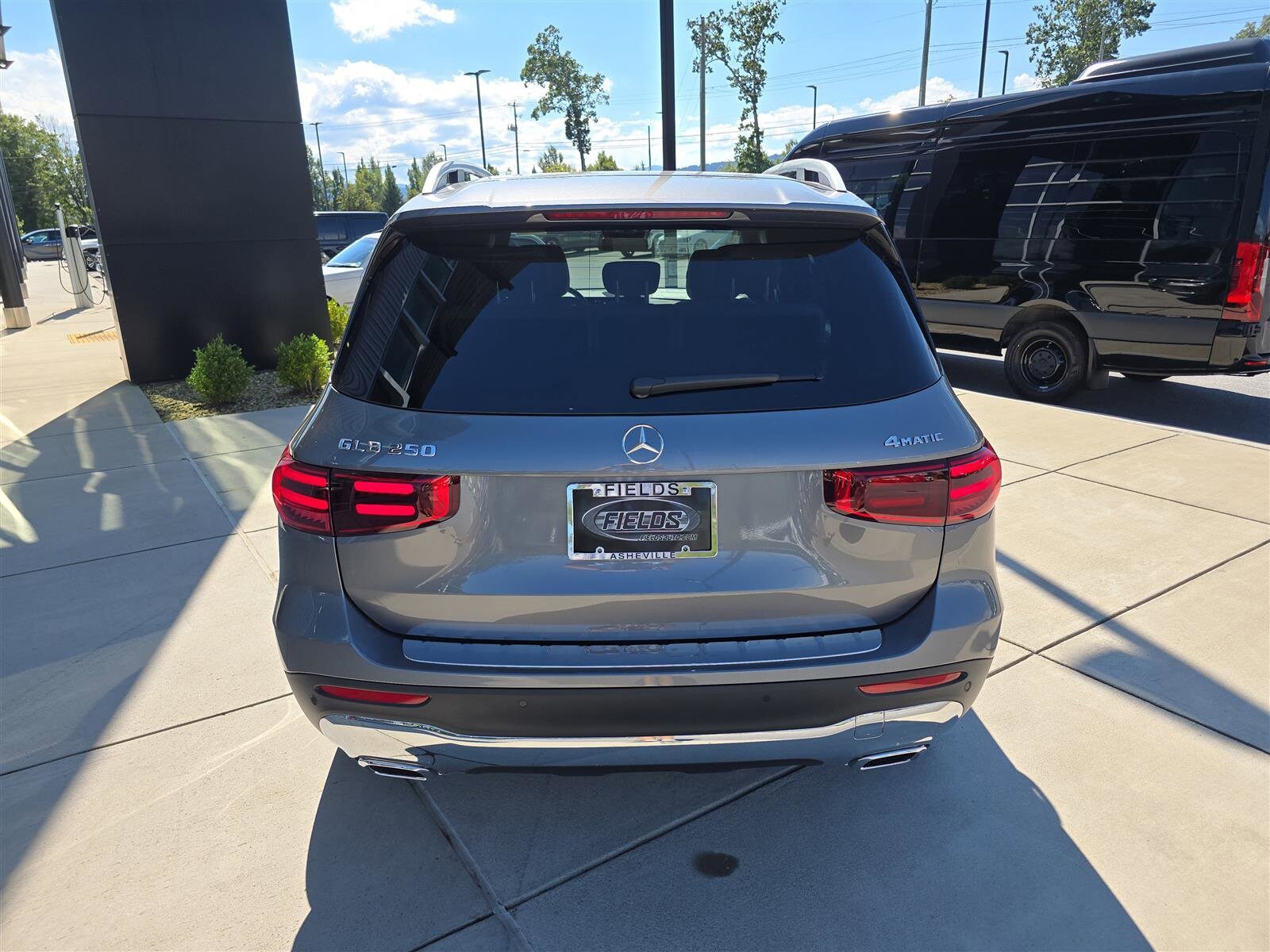 2026 Mercedes Benz GLB 250 4MATIC photo 4