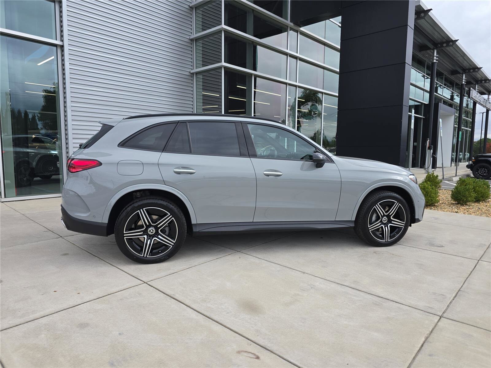 2026 Mercedes Benz GLC 300 4MATIC photo 2
