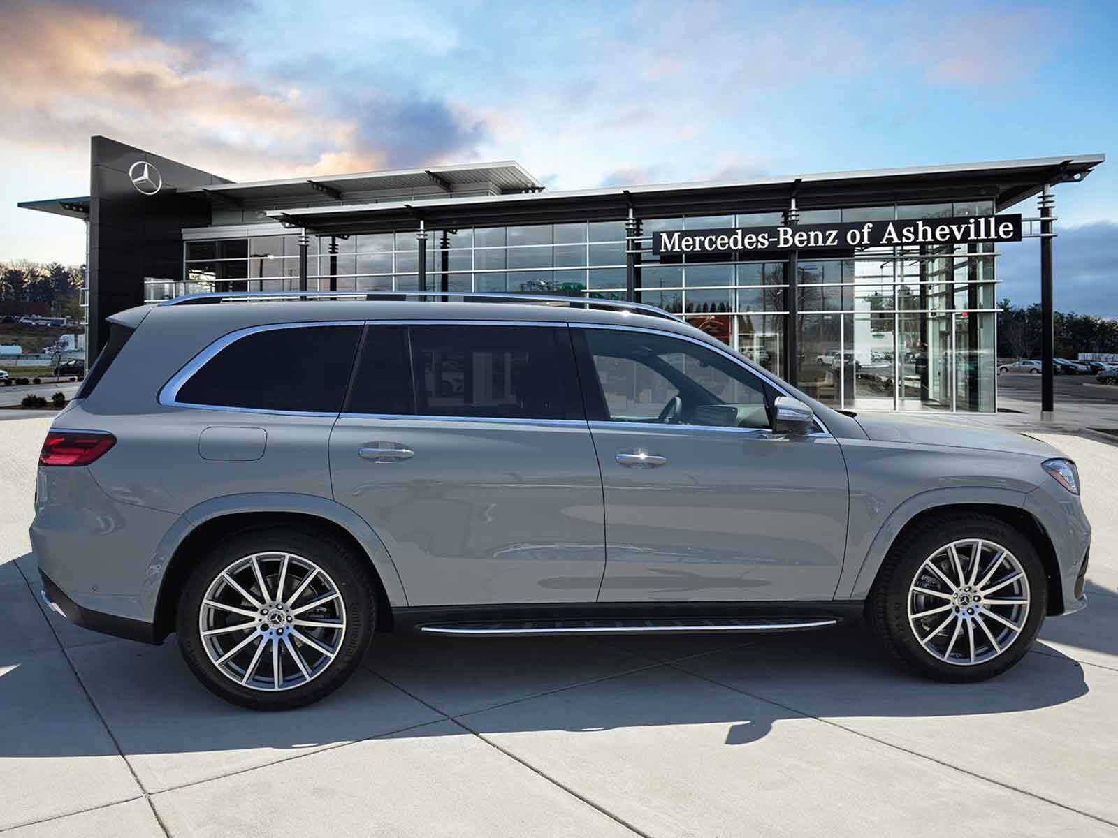 2025 Mercedes Benz GLS 450 4MATIC photo 3