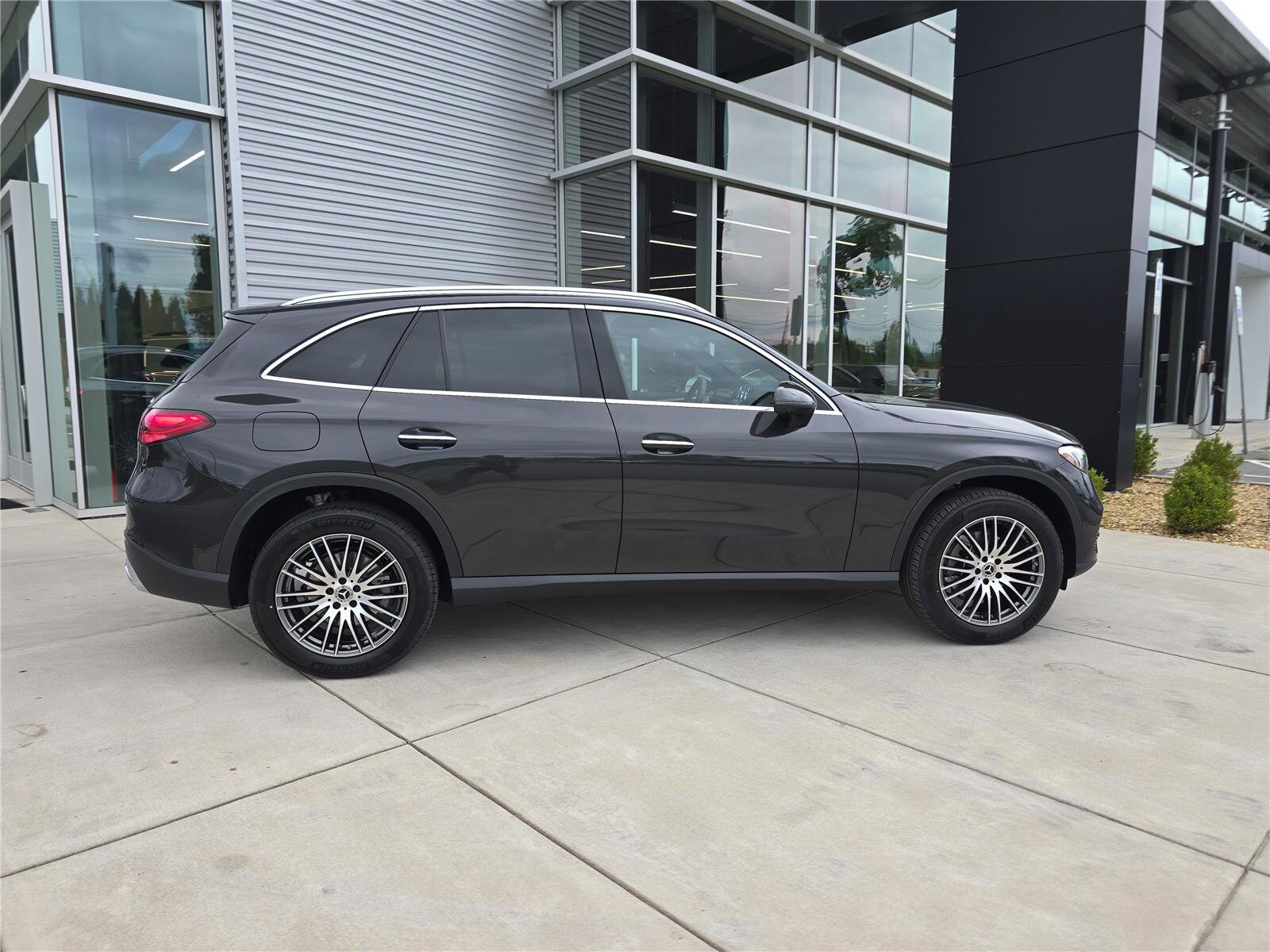 2026 Mercedes Benz GLC 300 4MATIC photo 2