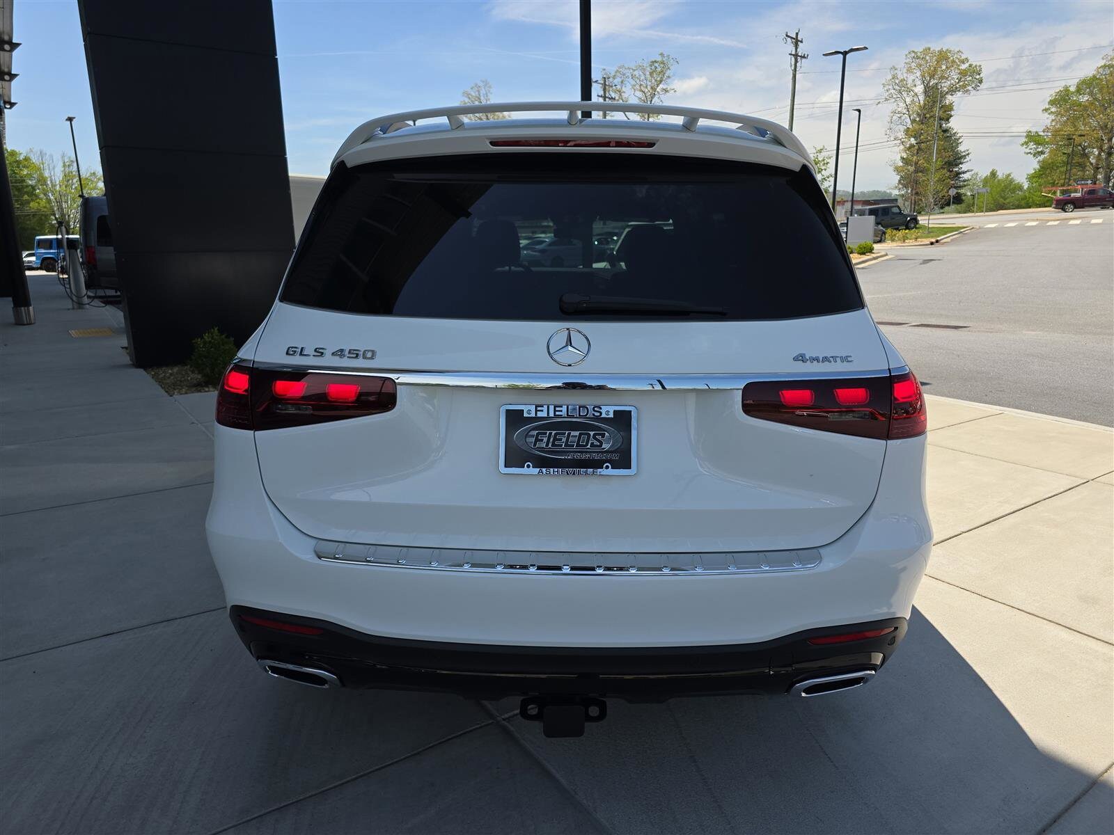 2025 Mercedes Benz GLS 450 4MATIC photo 4