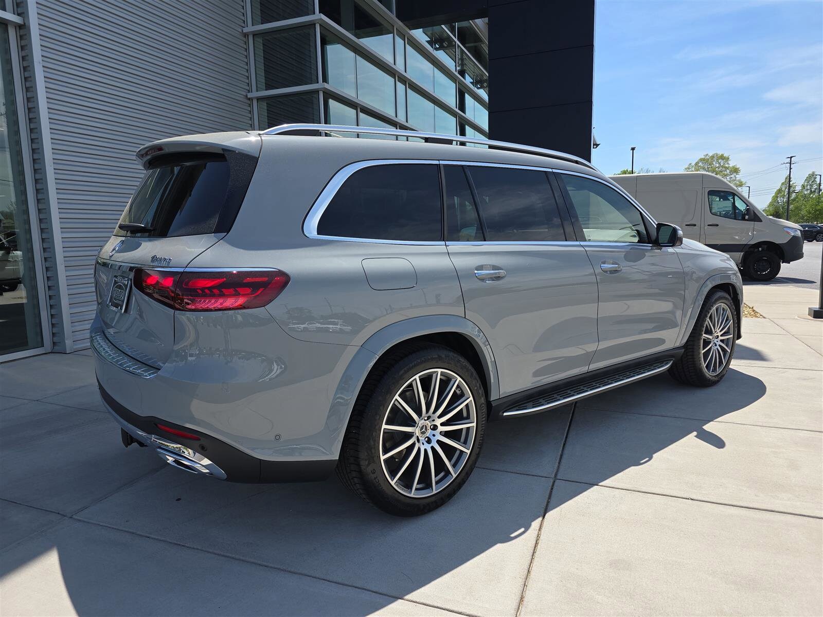 2025 Mercedes Benz GLS 450 4MATIC photo 4