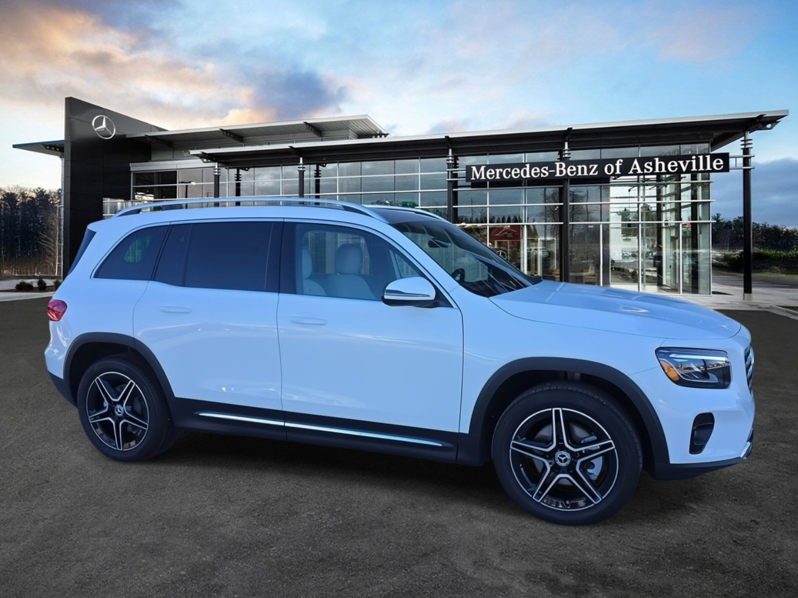 2026 Mercedes-Benz GLB GLB 250's photo