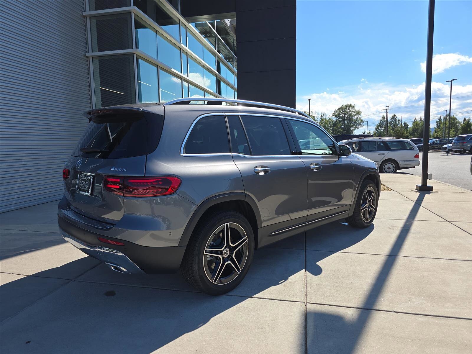 2026 Mercedes Benz GLB 250 4MATIC photo 3