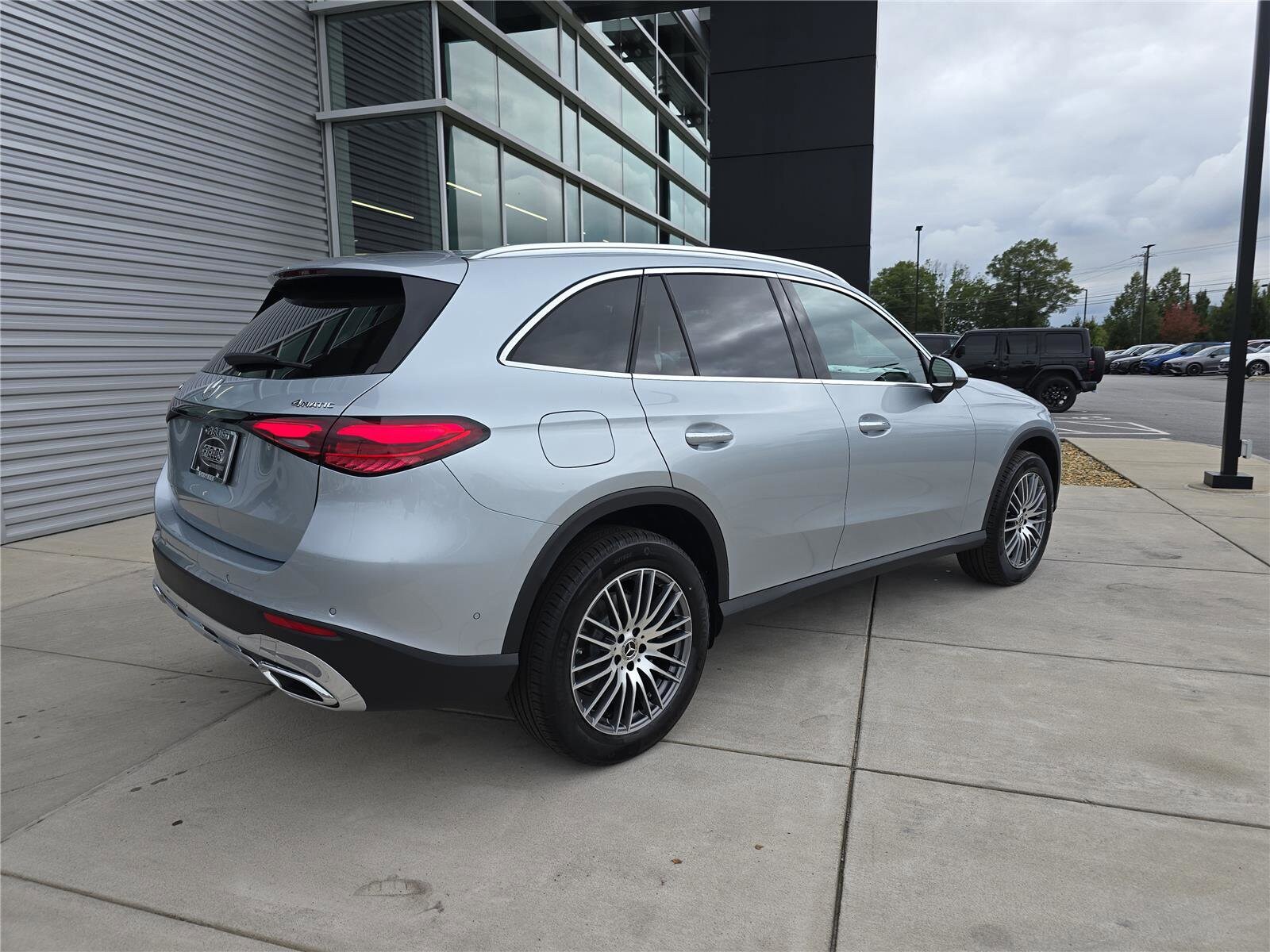2026 Mercedes Benz GLC 300 4MATIC photo 3