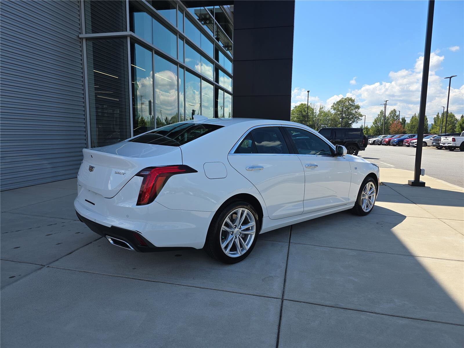 2023 Cadillac CT4 Luxury photo 2