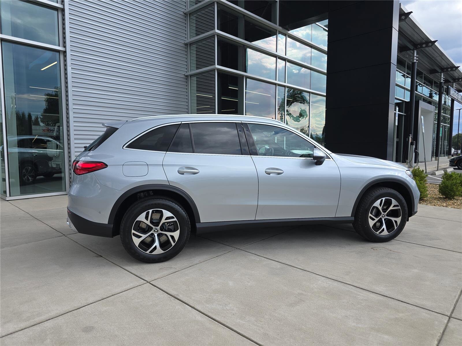 2026 Mercedes Benz GLC 350e 4MATIC photo 2