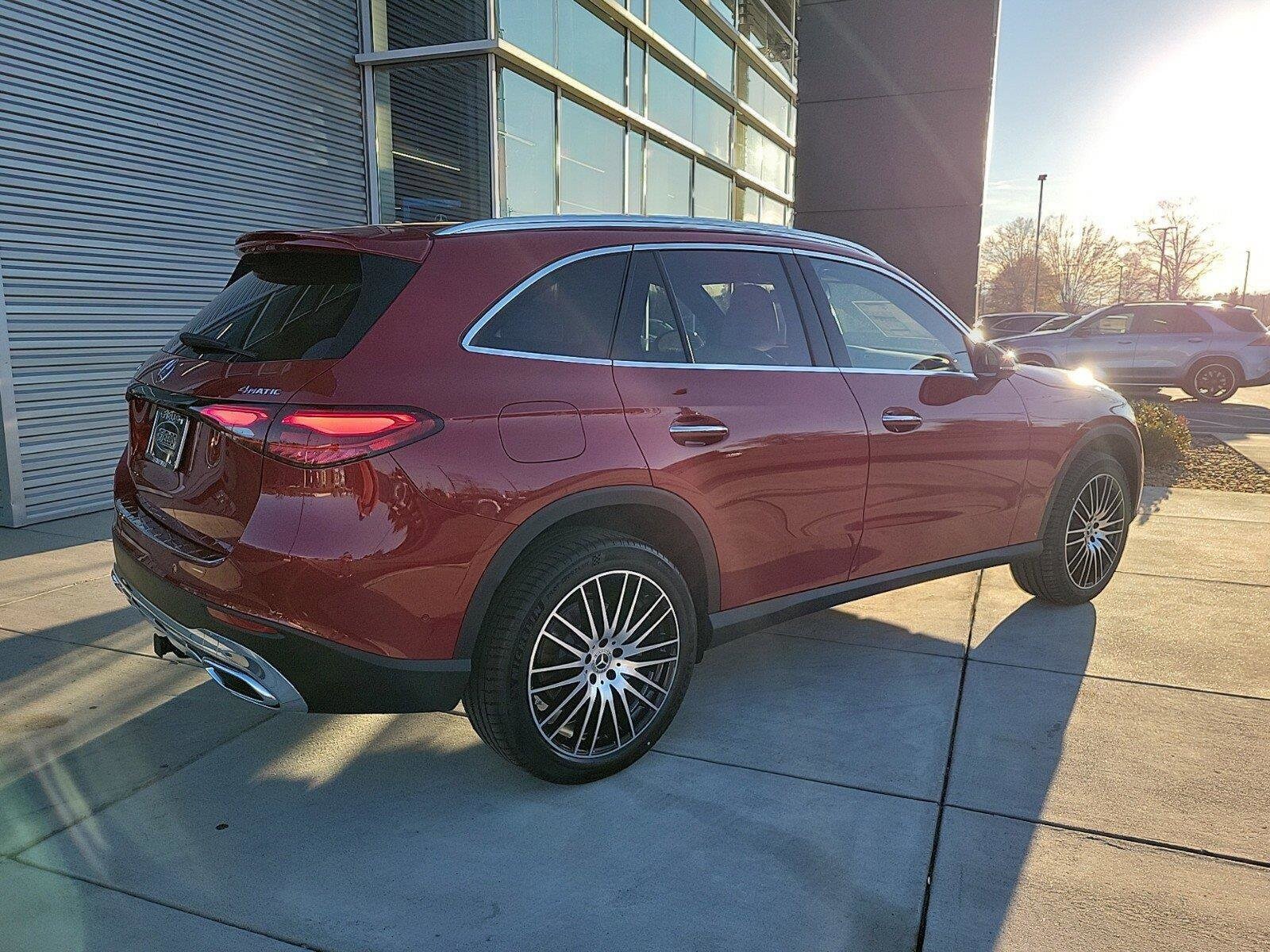 2025 Mercedes Benz GLC 300 4MATIC photo 3