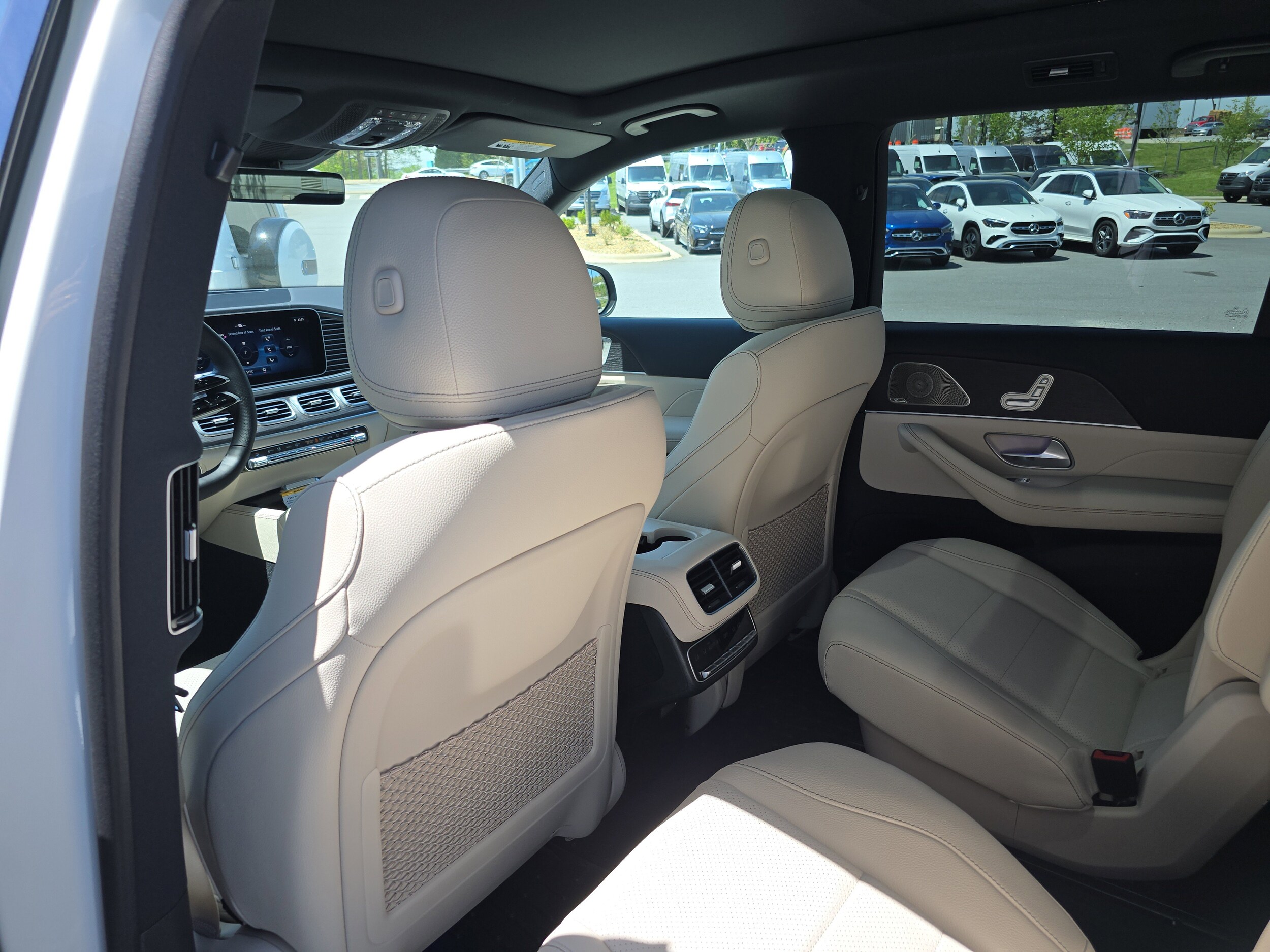 2025 Mercedes Benz GLS 450 4MATIC photo 2