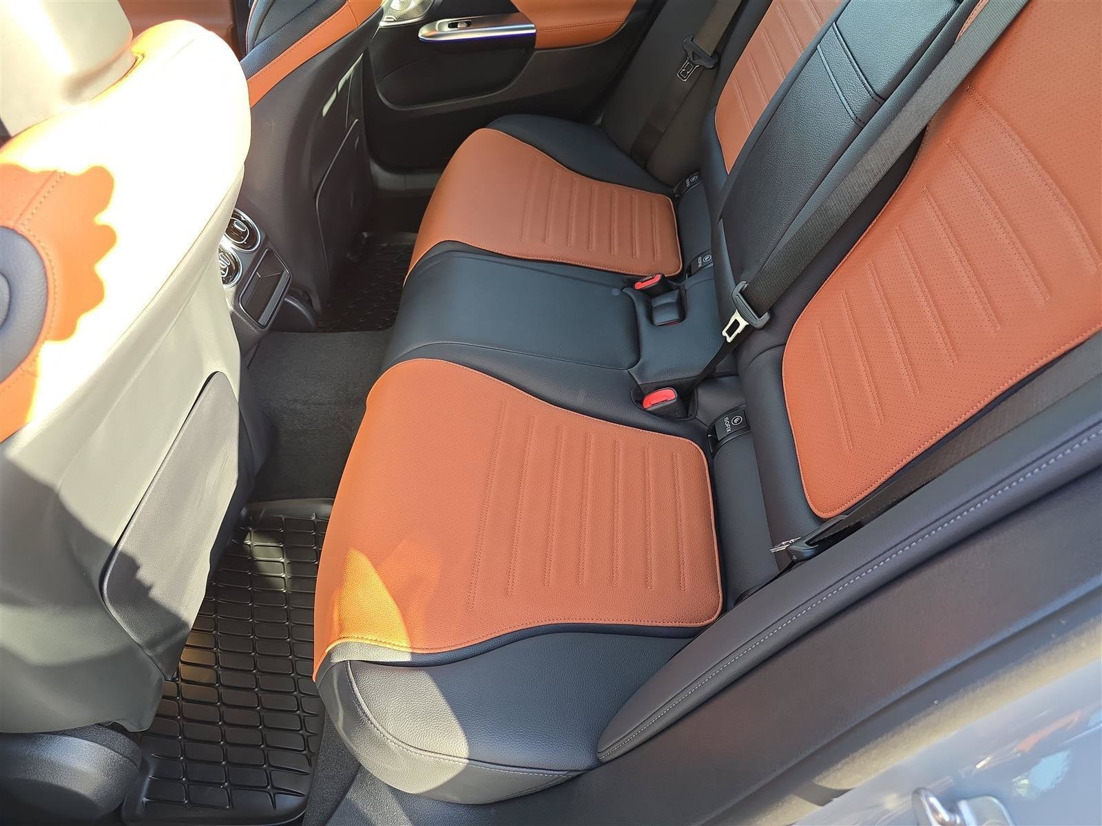 2025 Mercedes-Benz C-Class Sedan C 300 - Photo 18