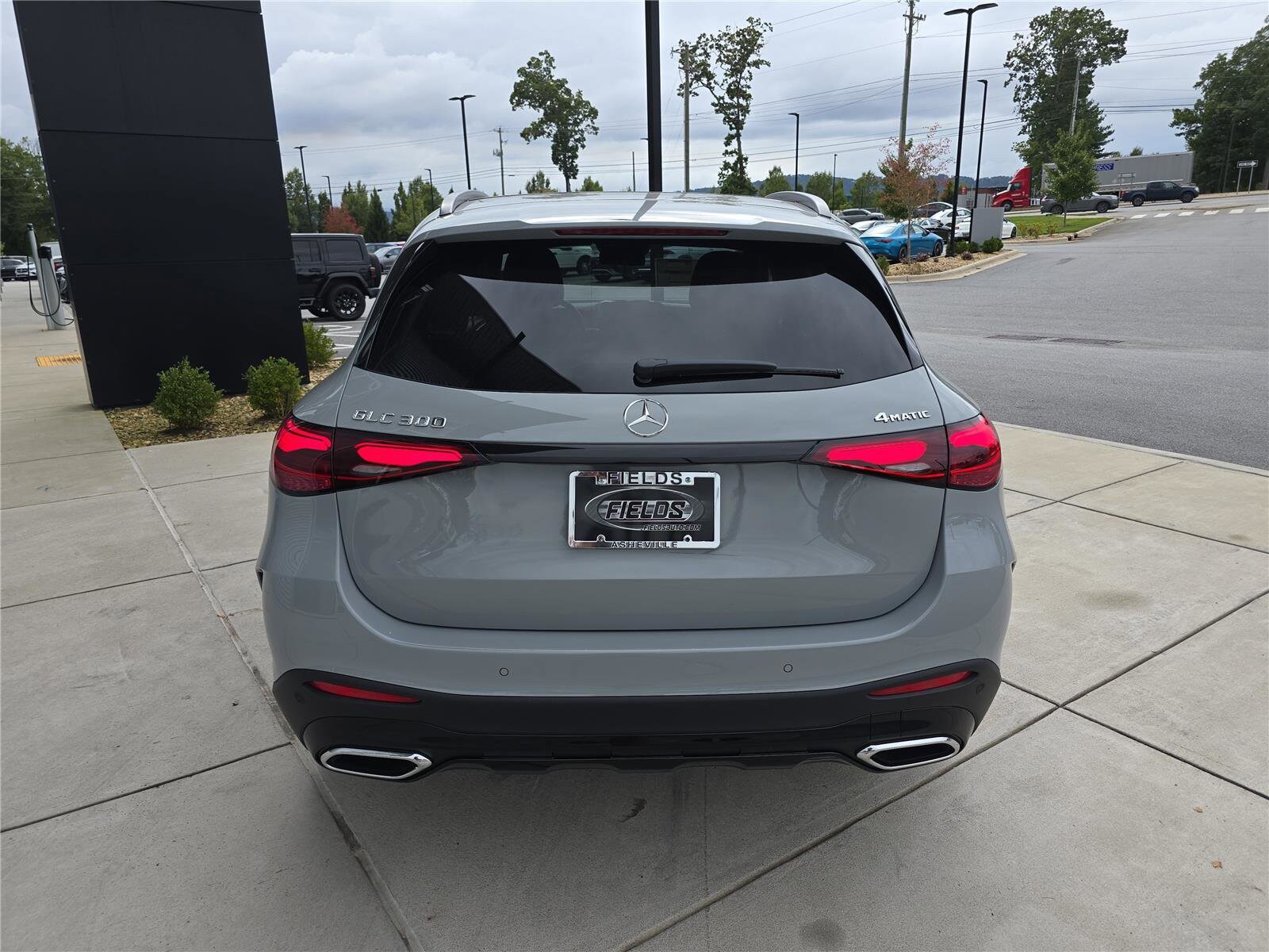2026 Mercedes Benz GLC 300 4MATIC photo 4
