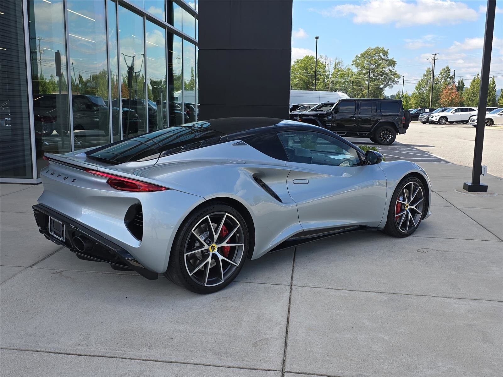 2024 Lotus Emira First Edition photo 3