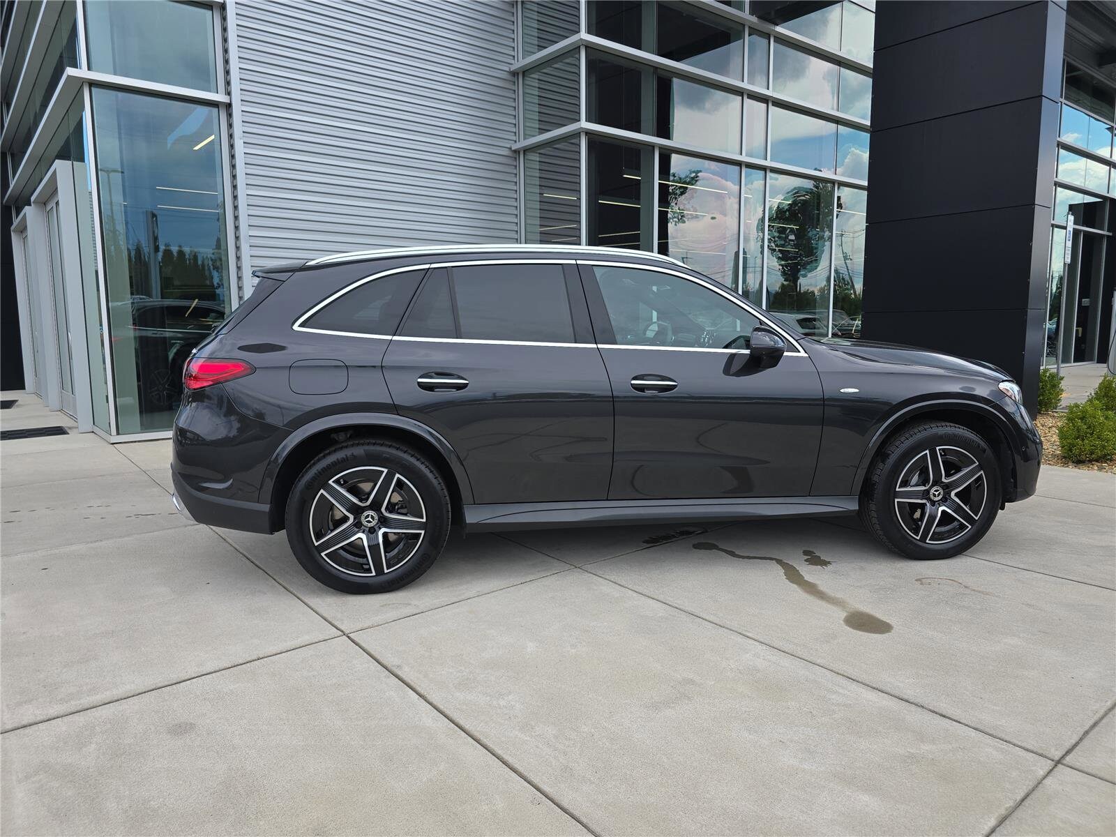 2025 Mercedes Benz GLC 350e 4MATIC photo 2