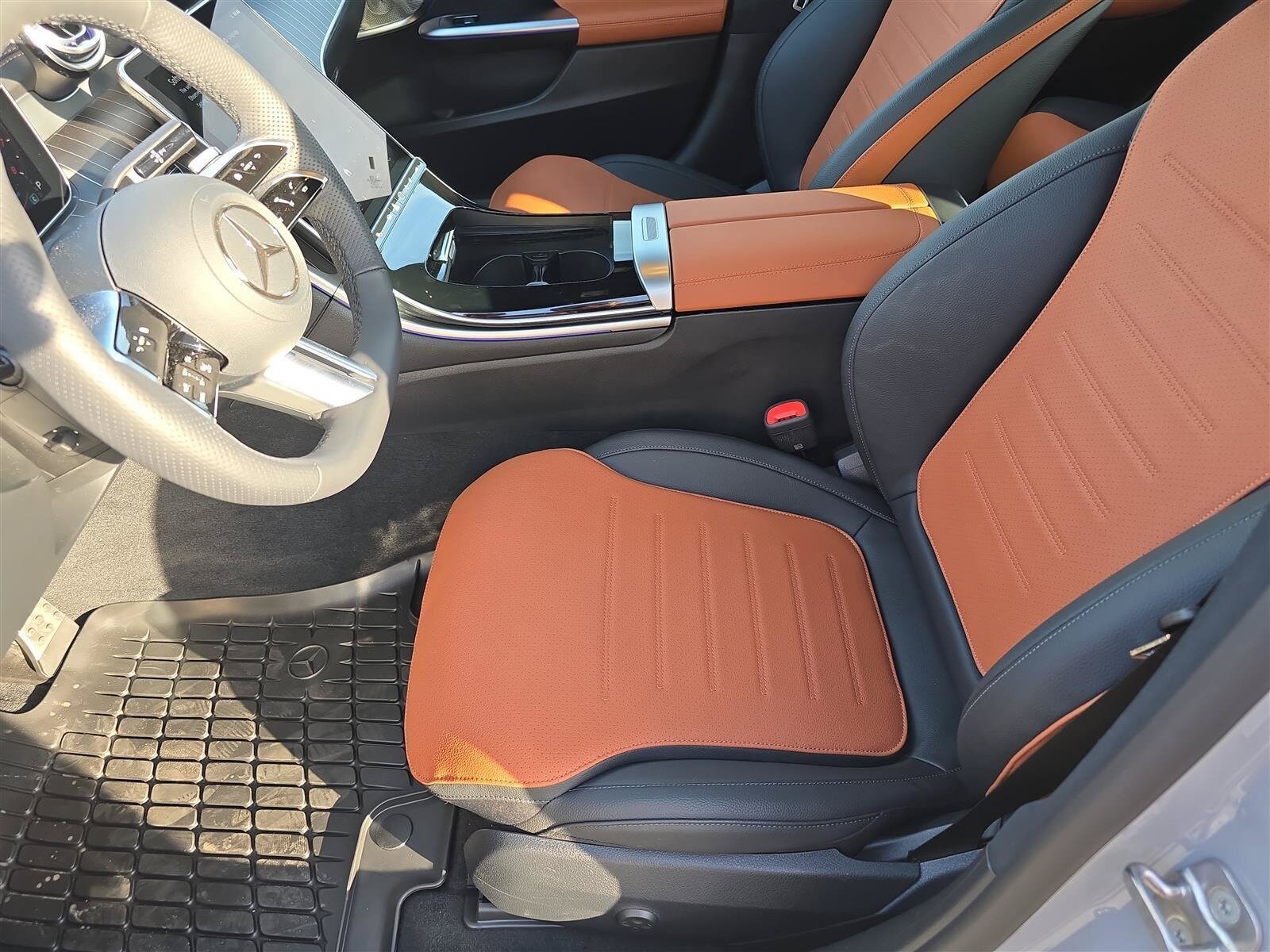2025 Mercedes-Benz C-Class Sedan C 300 - Photo 25