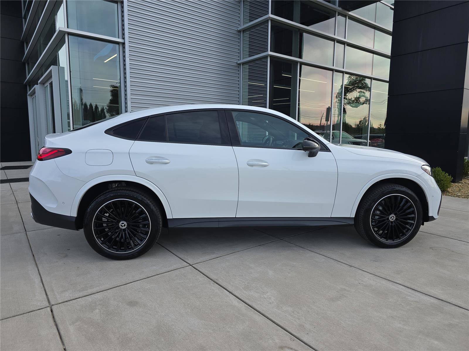 2024 Mercedes Benz GLC 300 4MATIC Coupe photo 2