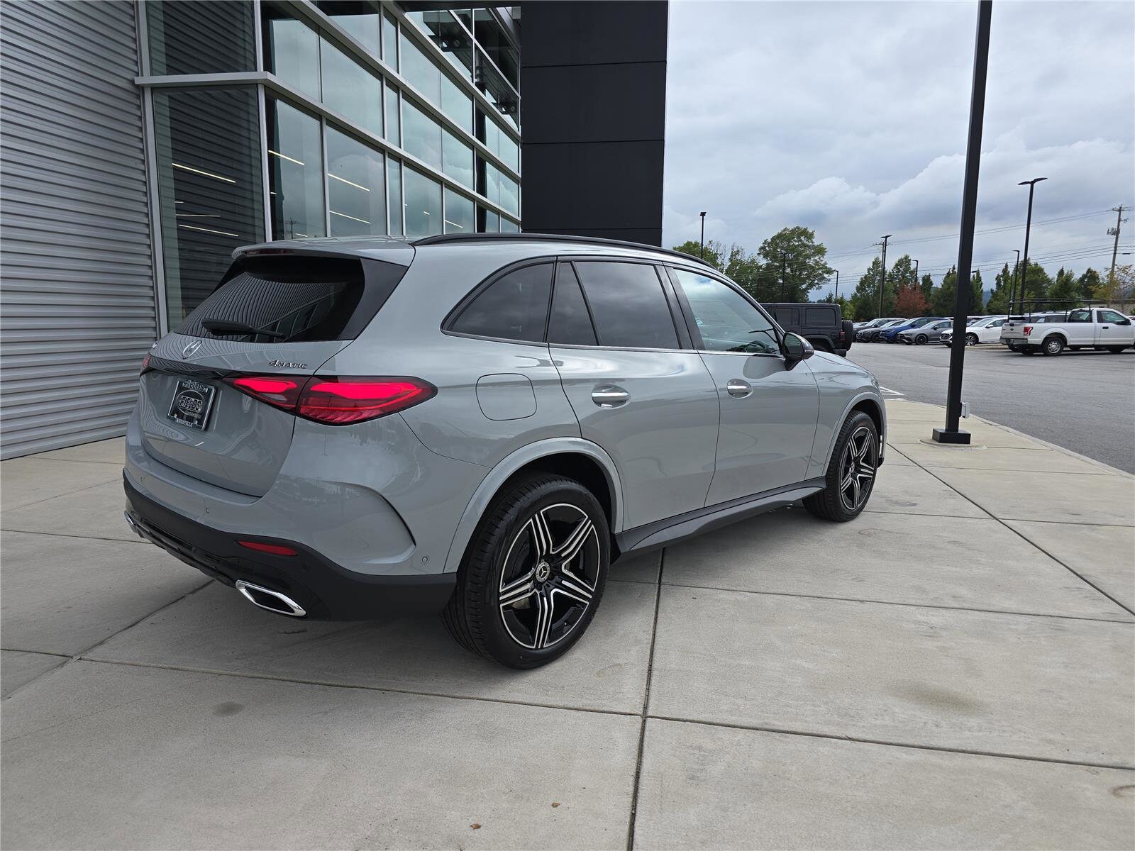 2026 Mercedes Benz GLC 300 4MATIC photo 3