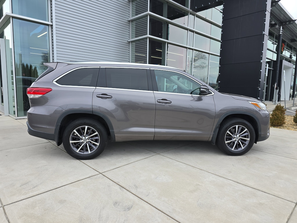 Used 2018 Toyota Highlander XLE V6 XLE V6 AWD