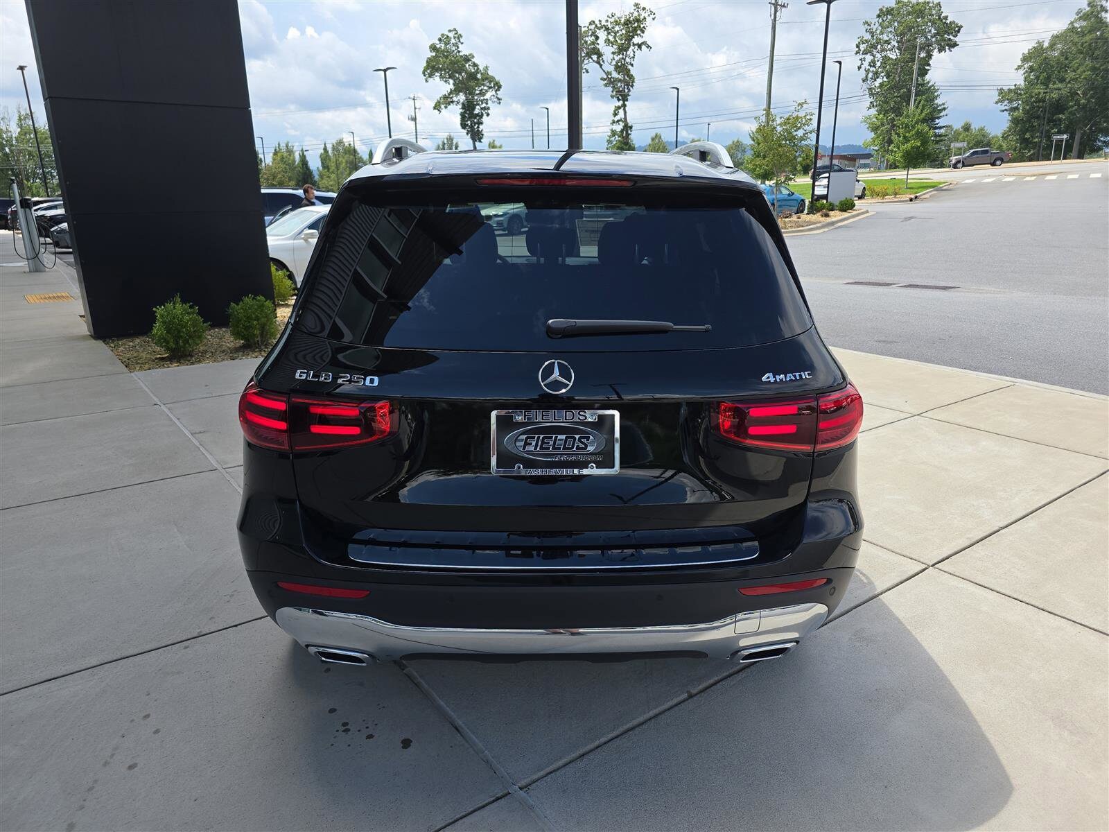 2026 Mercedes Benz GLB 250 4MATIC photo 4