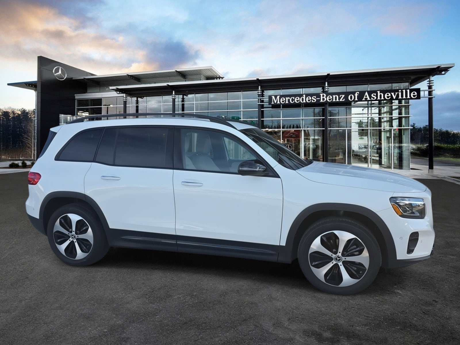 2025 Mercedes-Benz GLB GLB 250 4MATIC's photo
