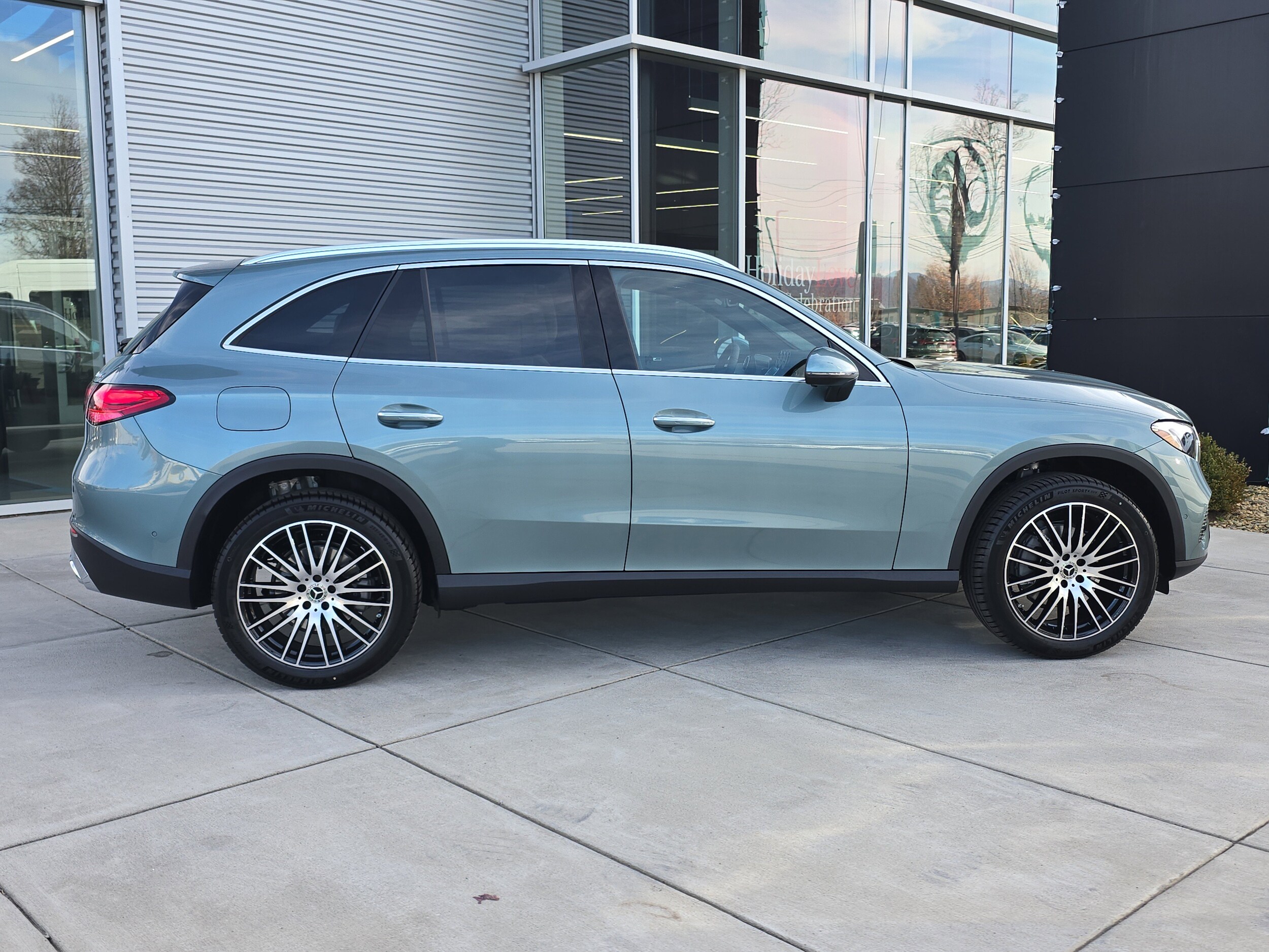 2026 Mercedes Benz GLC 300 4MATIC photo 2