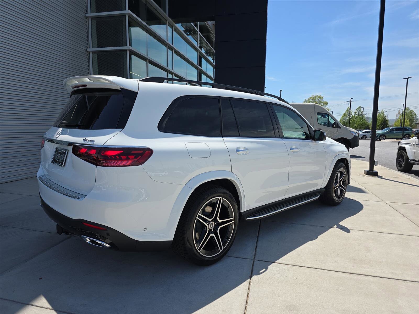 2025 Mercedes Benz GLS 450 4MATIC photo 4
