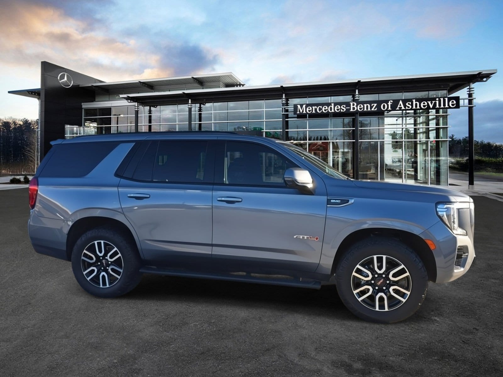 2021 GMC Yukon AT4's photo