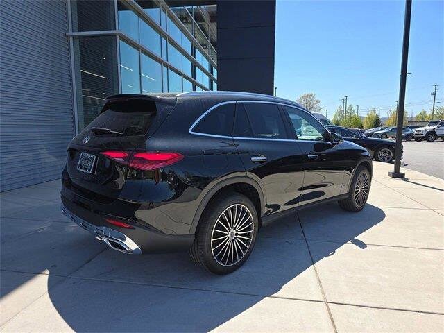 2025 Mercedes Benz GLC 300 photo 3