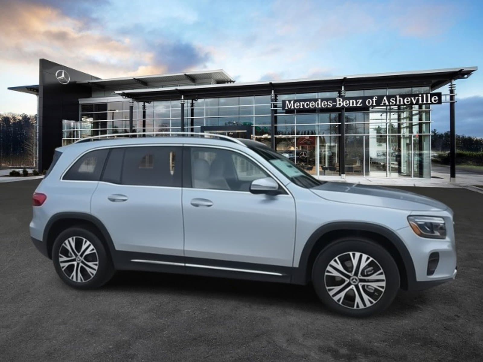 2026 Mercedes-Benz GLB GLB 250's photo