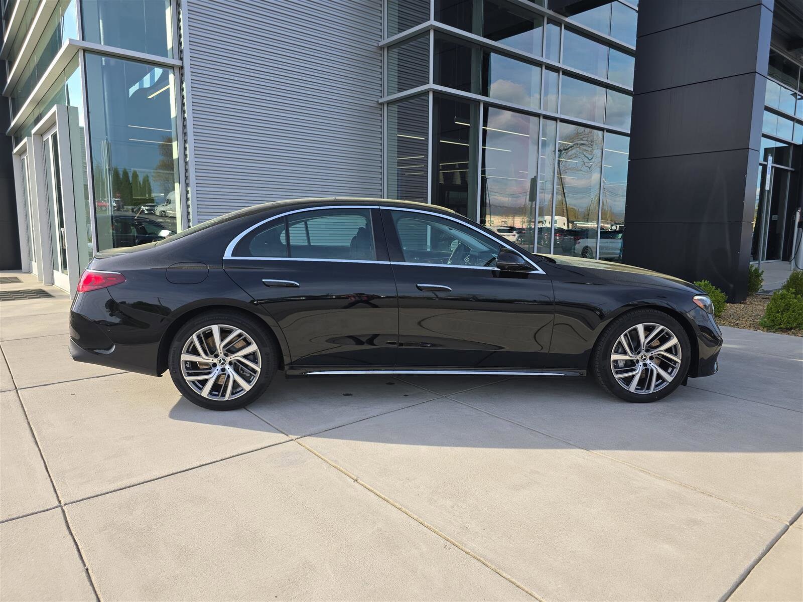 2025 Mercedes Benz E 450 Sedan photo 2