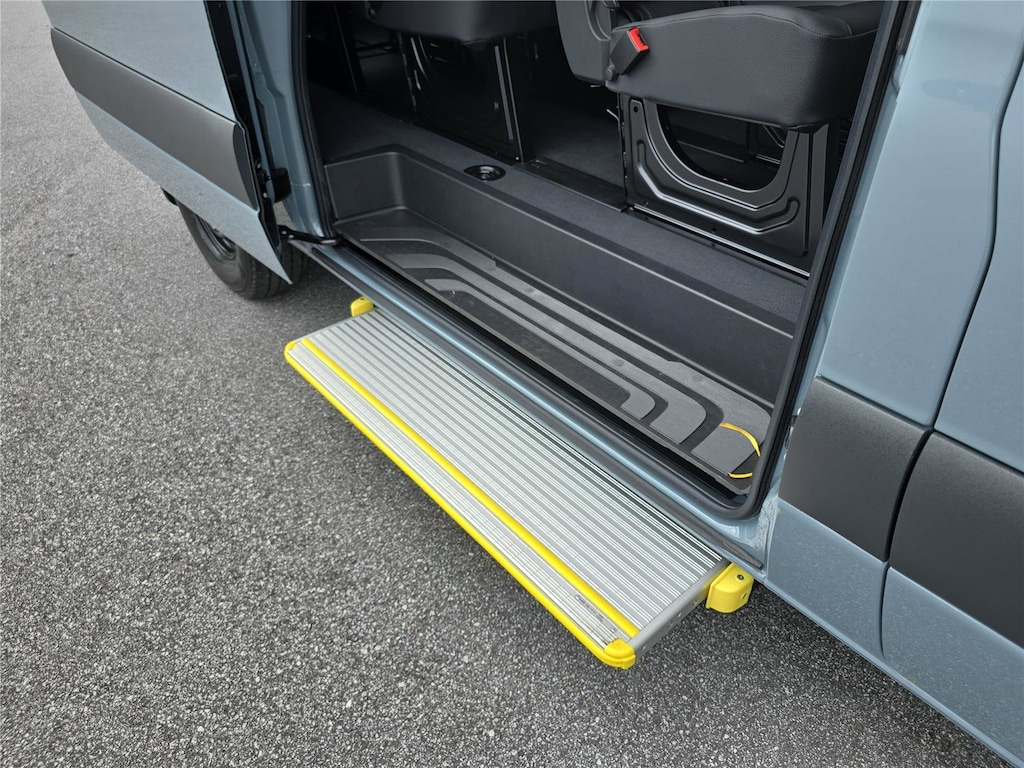 New 2025 Mercedes-Benz Sprinter 2500 Standard Roof 4-Cyl Diesel Van Passenger Van