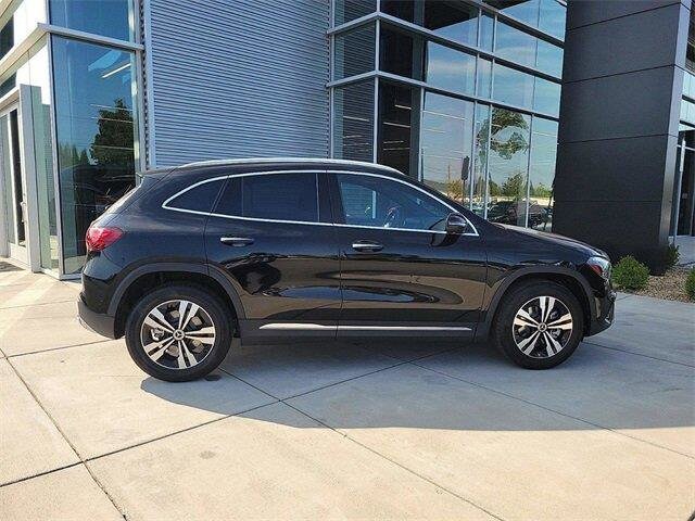 2025 Mercedes Benz GLA 250 4MATIC photo 2