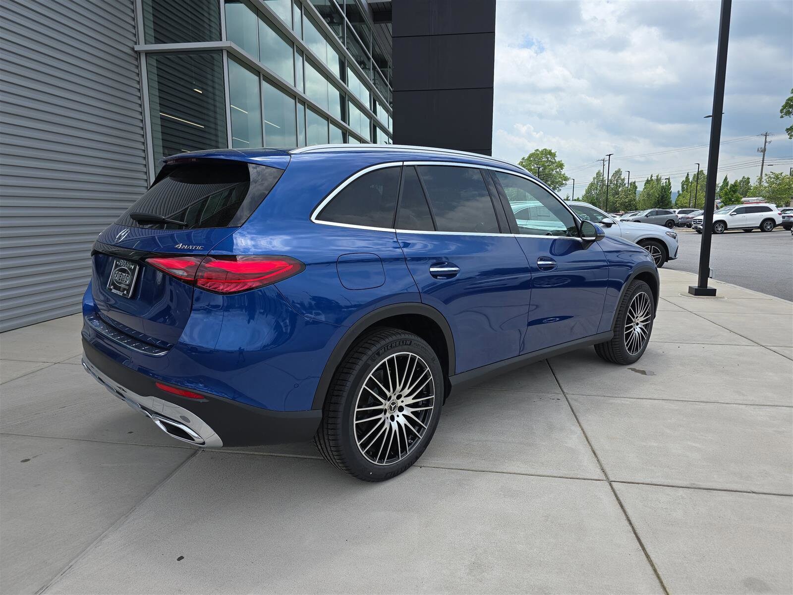 2025 Mercedes Benz GLC 300 4MATIC photo 3