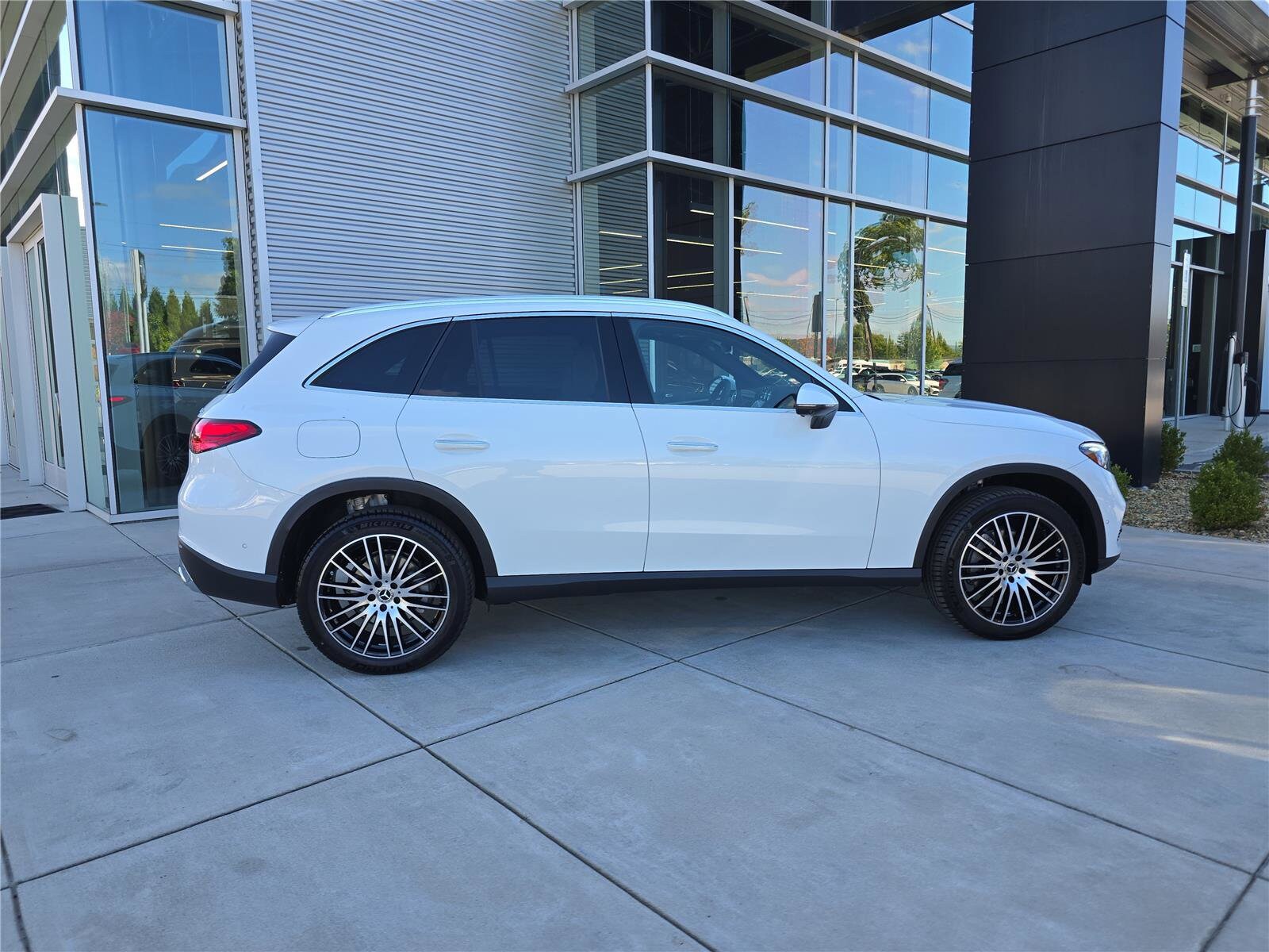 2026 Mercedes Benz GLC 300 4MATIC photo 2