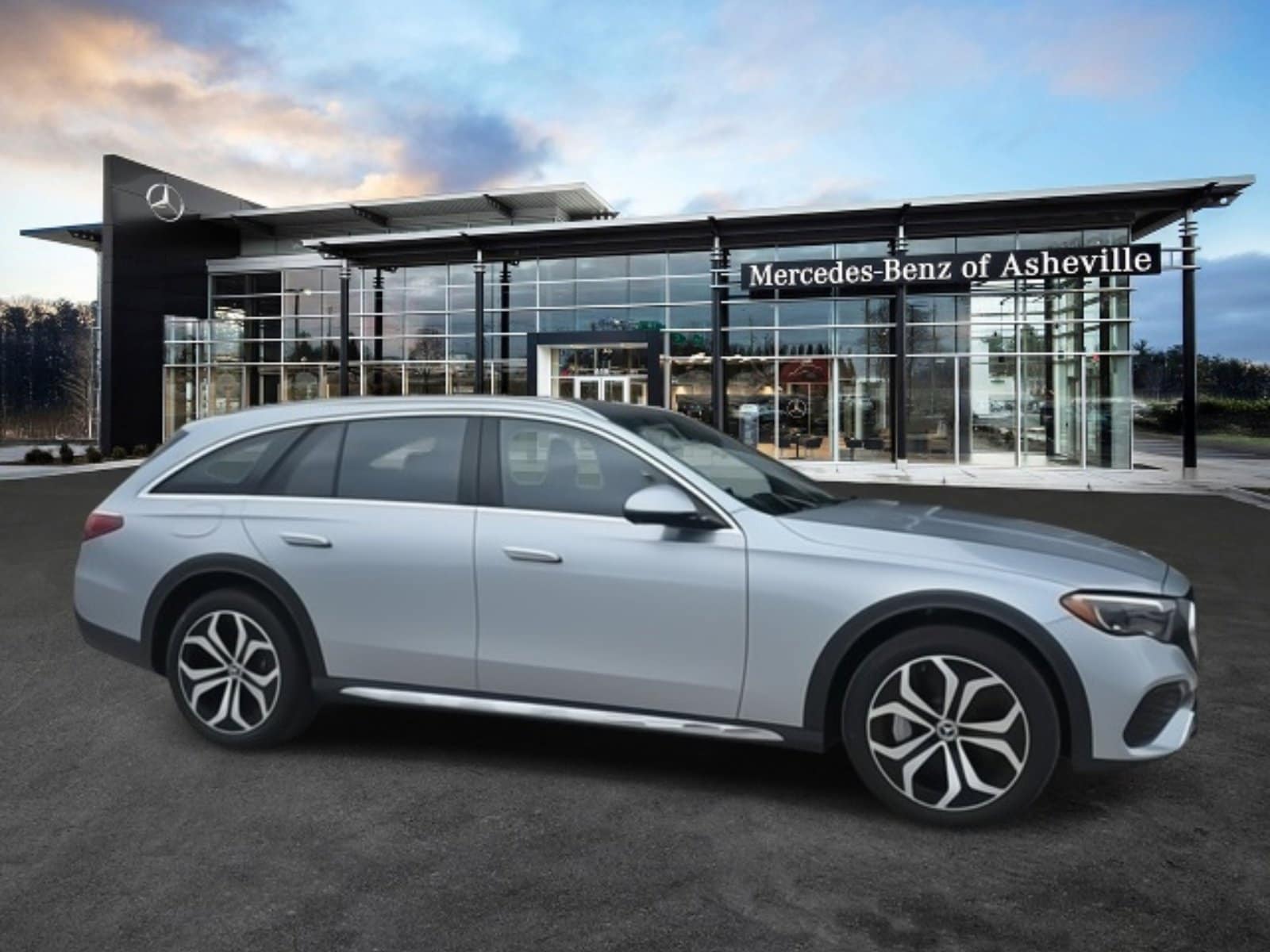 2025 Mercedes-Benz E-Class E450 All-Terrain's photo