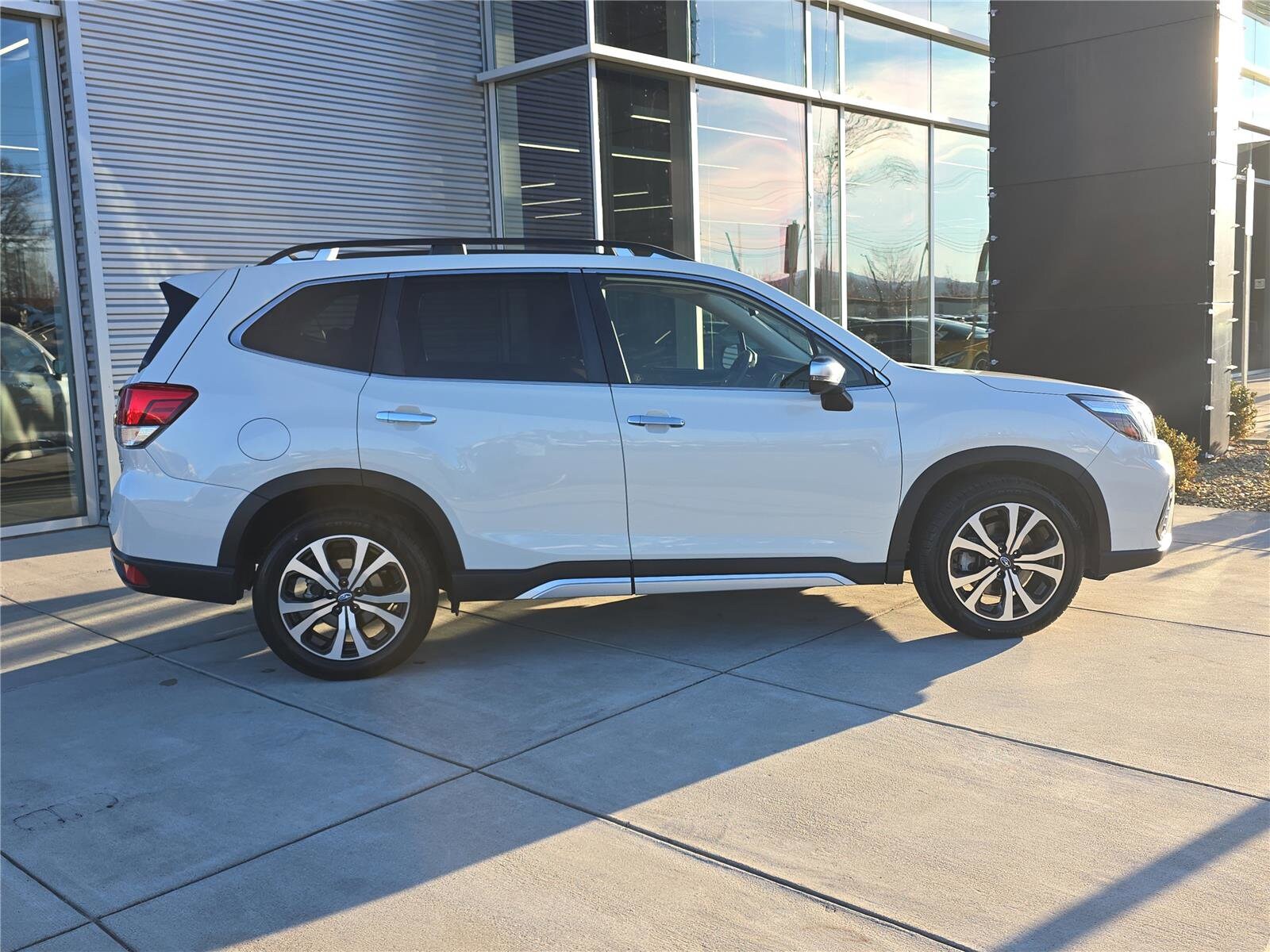 2019 Subaru Forester Touring photo 2