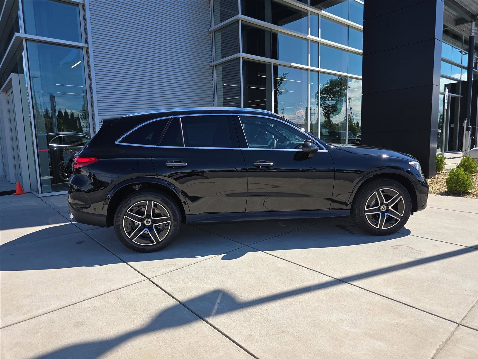 2026 Mercedes Benz GLC 300 4MATIC photo 2
