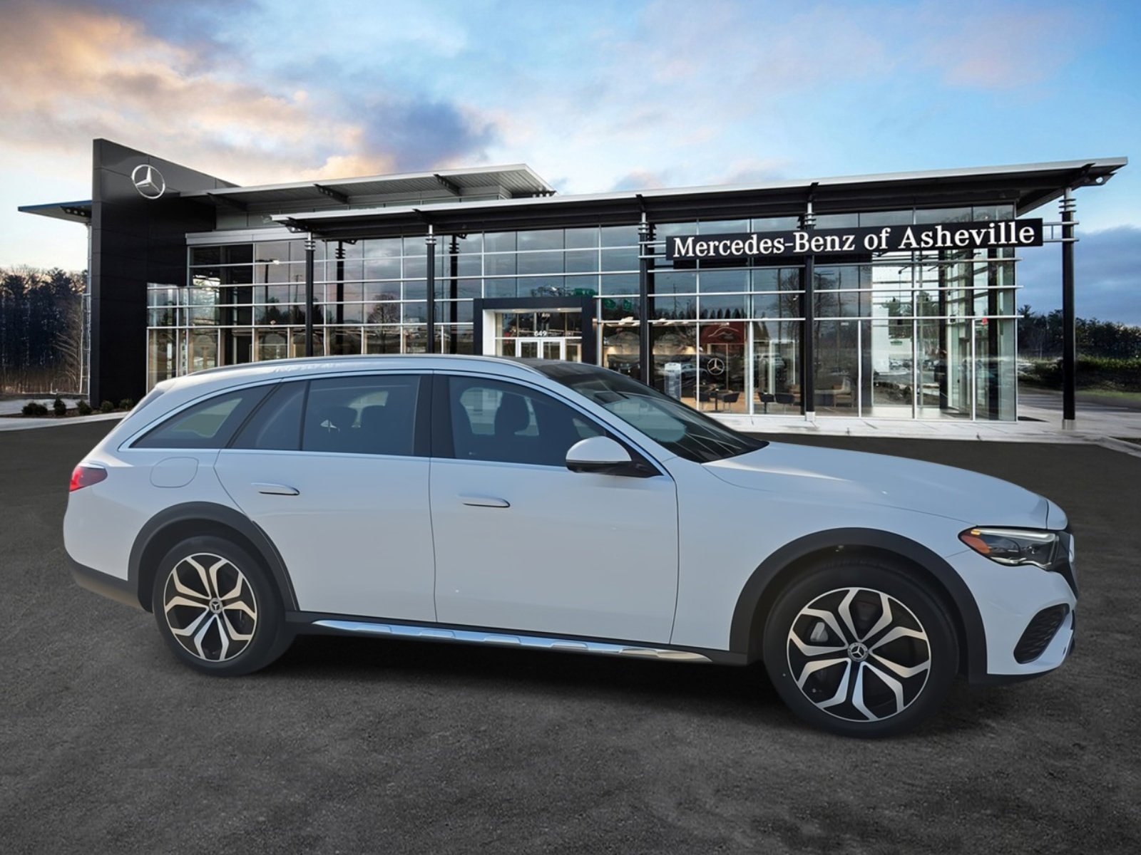 2025 Mercedes-Benz E-Class E450 All-Terrain's photo