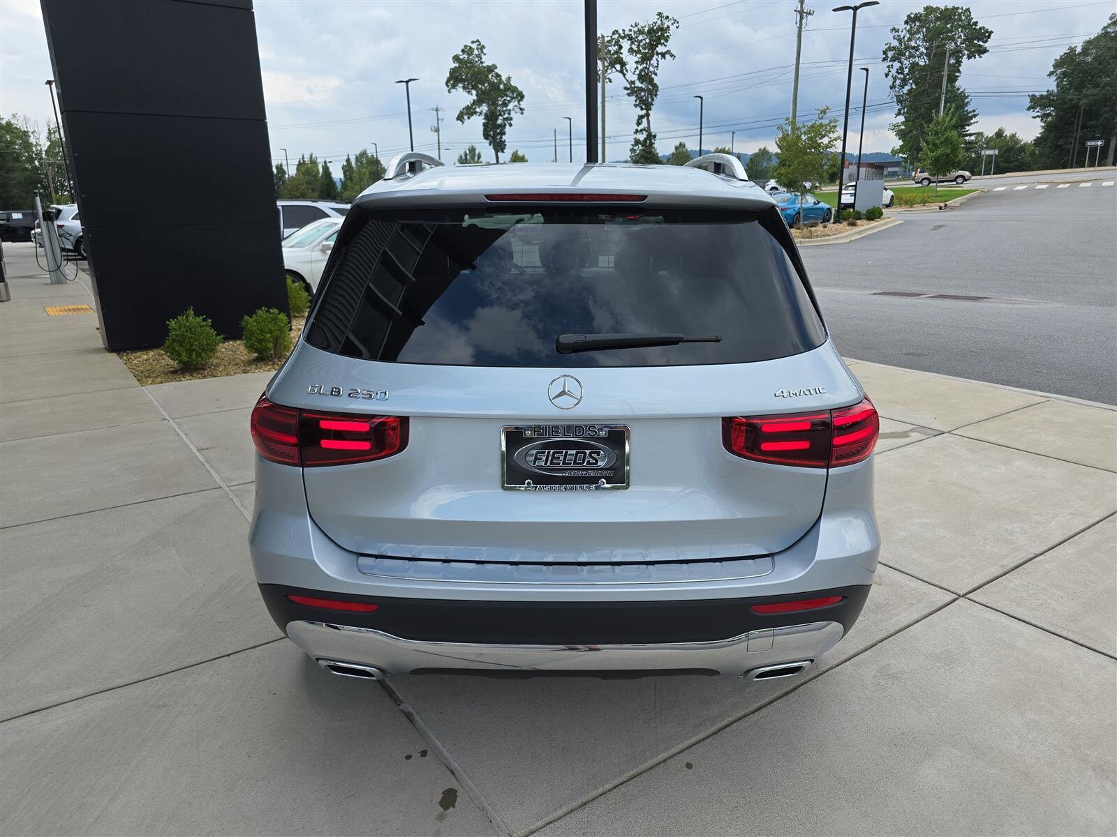 2026 Mercedes Benz GLB 250 4MATIC photo 3